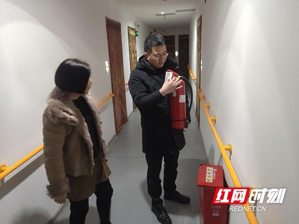陈静)连日来,苏仙区民政局在全区范围内开展养老服务机构夜间"一巡三
